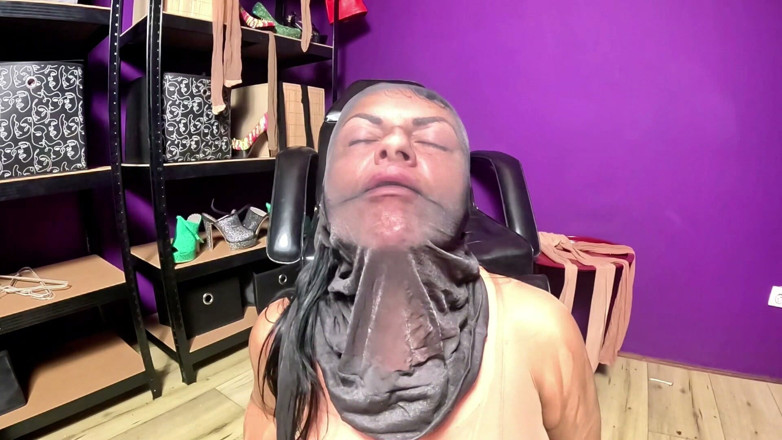 MilfyCalla: Dominante milf pantimedias encasement. Nylon de cuerpo completo, bofetadas de...