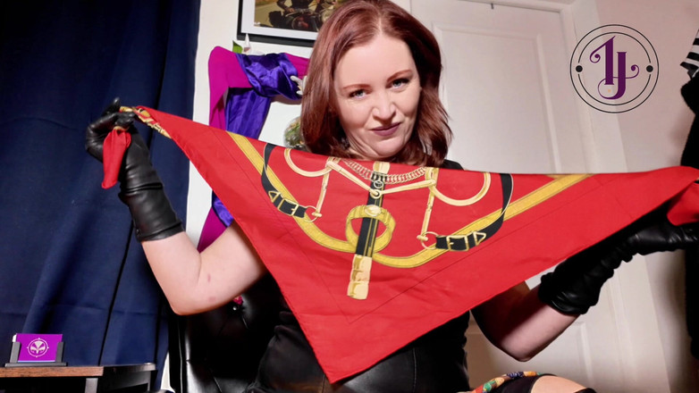 InannaJustice: İnanna Justice bakış açısı hermes ipek eşarp ve deri eldivenle...