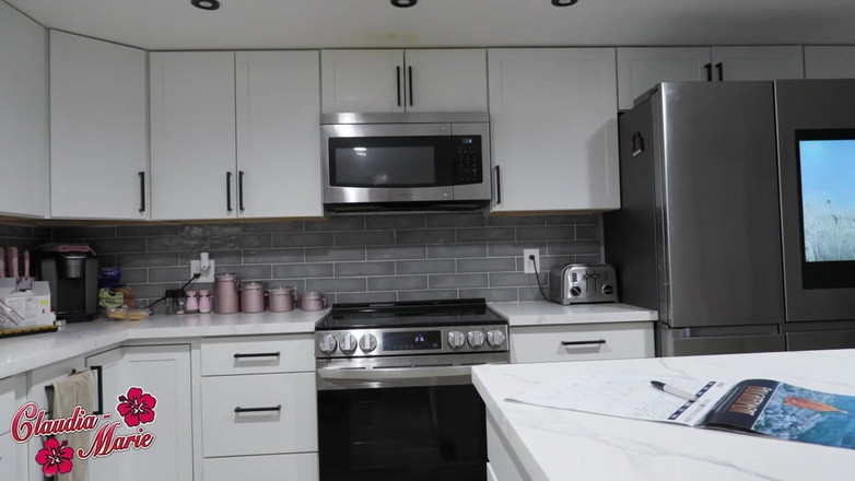 Claudia Marie: Claudia Marie Chov s černou