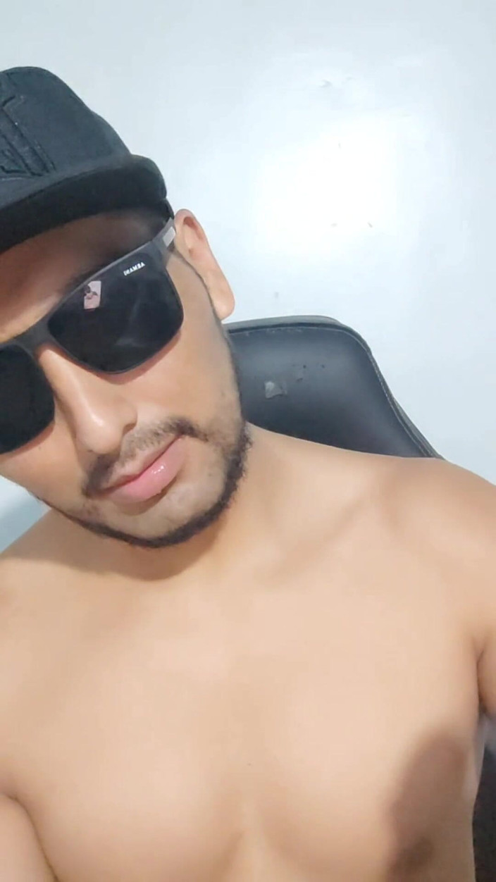 Hornyboy2058: Uomo alfa che sputa e umilia