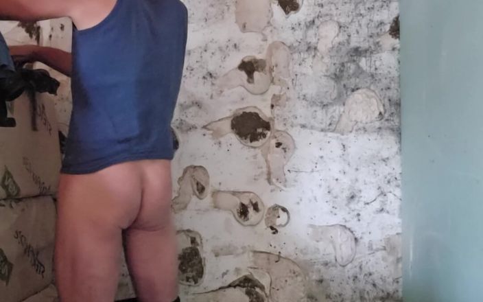 Chris_snoopy_91: Cowok biseksual ini ngentot memeknya pakai dildo pagi-pagi sampai muncrat...
