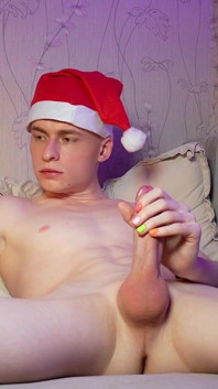 Kerst webcamshow: geile Twink trekt lul af om klaar te komen