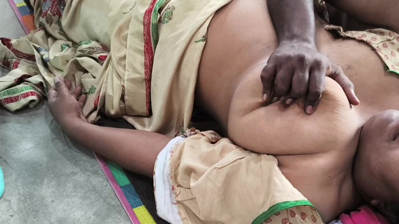 Indian IFS: Succhia le tette