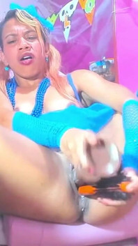PERVERSĂ ȘI NEBUNĂ DE HALLOWEEN, DIN 80, FUTE-MI GĂURILE CU UN VIBRATOR MAI MARE ȘI EJACULEAZĂ, TATĂ, CU CURVĂ