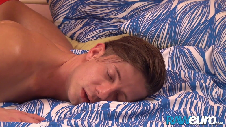 Raw Euro: Liebesloch-massage