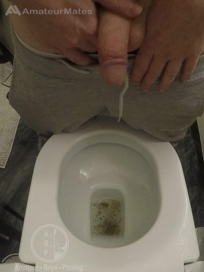 AmateurBoysPissing: Amateur Boy Caught Pissing at His Friend’s House