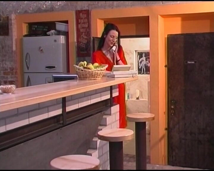 Deutsche XXX Filme: 彼女はおもちゃでマンコを広げるのが好きなドイツのティーンです