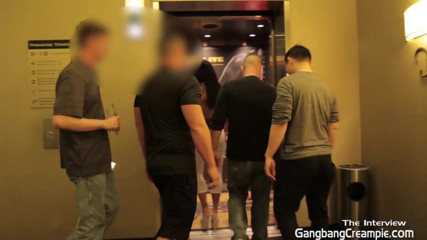 Aziani: Ashton se připravuje na gangbang ve Vegas s rozhovorem