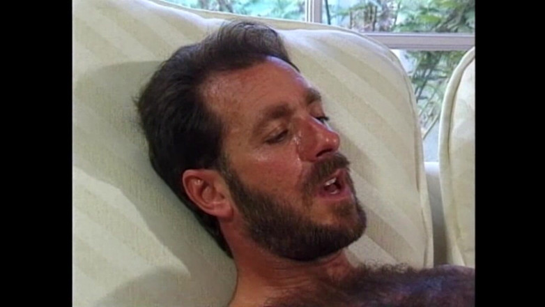 Vintage megastore: 他把妻子卖给了两个陌生人