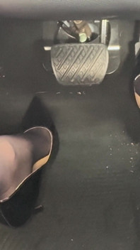 Dildo scopa e pompa il pedale fino a quando non sborreremo duro