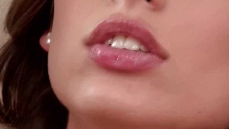 Lesbian Stories: Awek blonde dan si rambut coklat yang luar biasa menggembirakan...