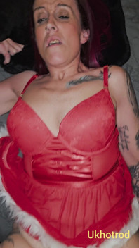 Snabbt knull och creampie i Xmas Outfit efter Deepthroat BJ