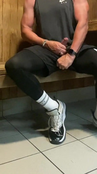 JockDad87의 사우나에서 또 다른 정액