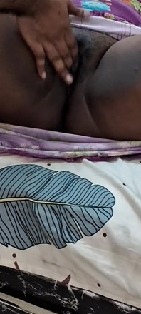 Indiana sexy menina peituda massagem fodendo sua buceta doce e engolindo pau grande