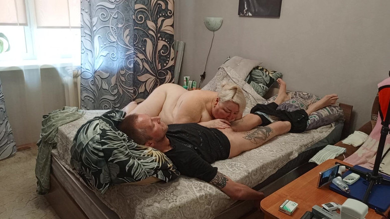 Zona901: Macecha hladí ptáka a dělá hluboké kouření, dokud se nevystříkám