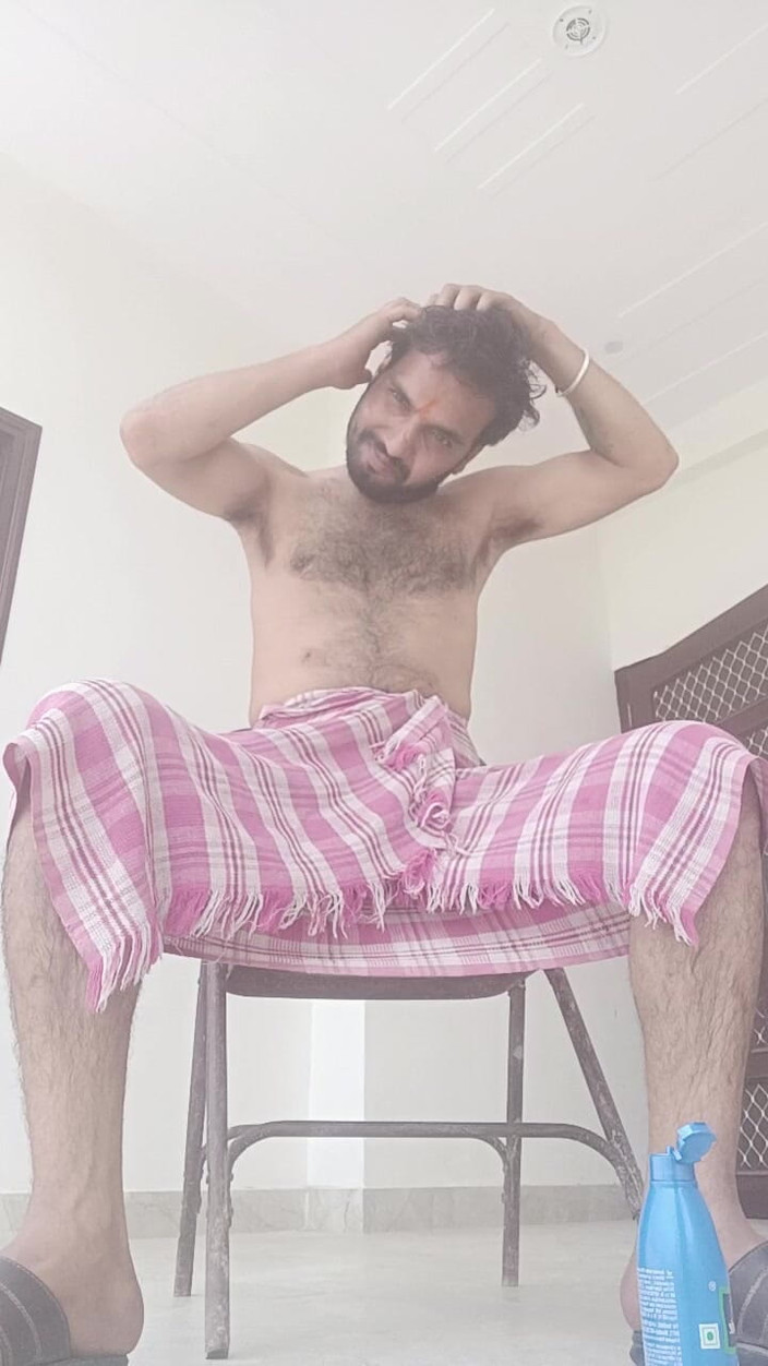 Rajasthani-old-lover: デシの若者が隣人とセックスを楽しむ