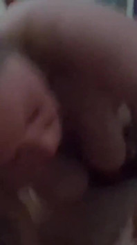 彼女が絶頂するまで彼女をファックする