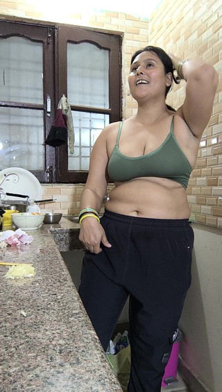 Puja555: Puja bhabhi vaření v kuchyni, plná zábava