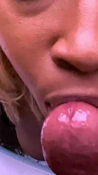 Joc sexy cu pizdă și muie neglijeentă cu vedeta porno Nina Rivera