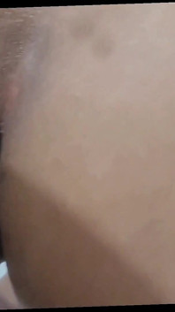 Milf heeft haar kont wijd open