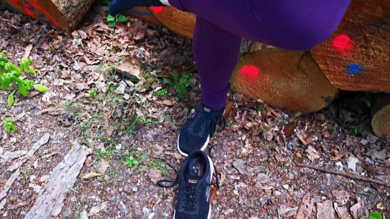 Bouncy Tits Action: Lass mich deinen arsch und yopur die muschi im wald...