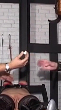 Gefesselte reife MILF mit dickem heißem sperma durchnässt