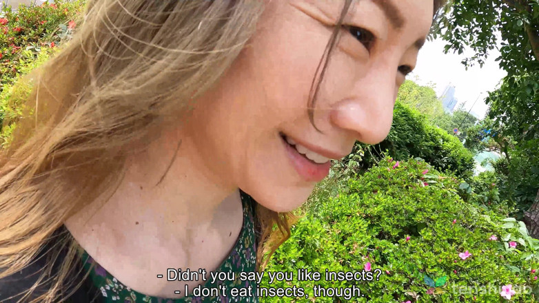 Tenshigao: Miho Wakabayashi es una ama de casa japonesa madura que...