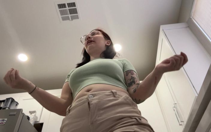 Lenna Lux: Burpy Goddess