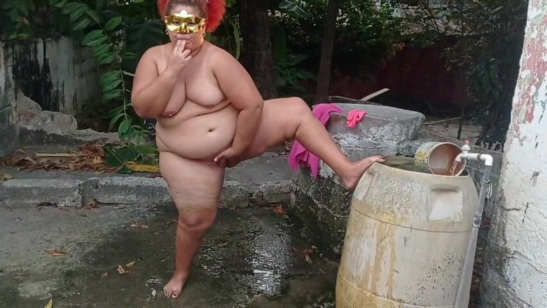 Gordita Culo Rico: My Whore Stepmother Takes a Shower in the Patio