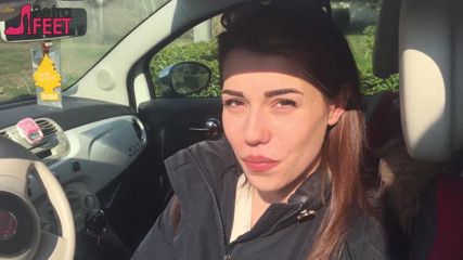 Smokin Fetish: Rozkošná italská dívka miluje kouření v autě