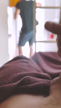 Hostel masturbándose atrapado