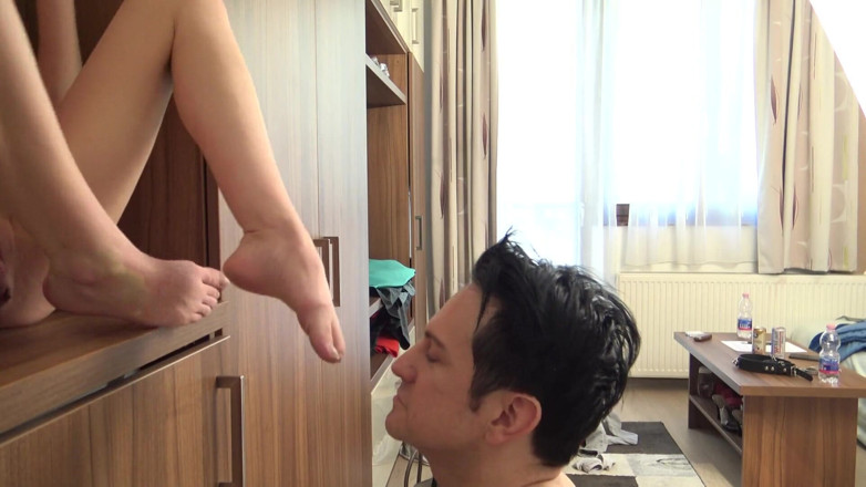 Femdom Austria: The pedicure loser!