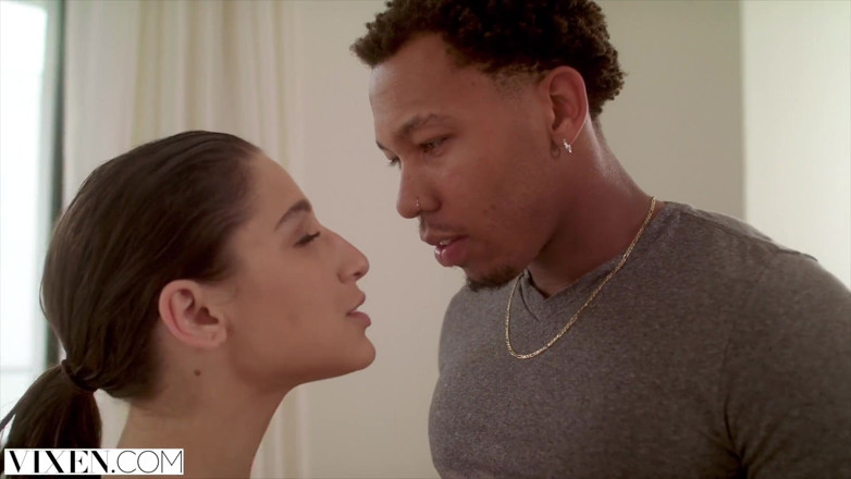 Vixen: VIXEN - Abella Danger ถูกล็อคออกมาแล้วเย็ดมันส์กับเพื่อนบ้าน