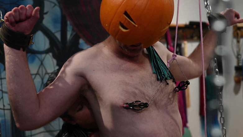 The Izars: Человек с тыквой - трюк или угощение, часть 2