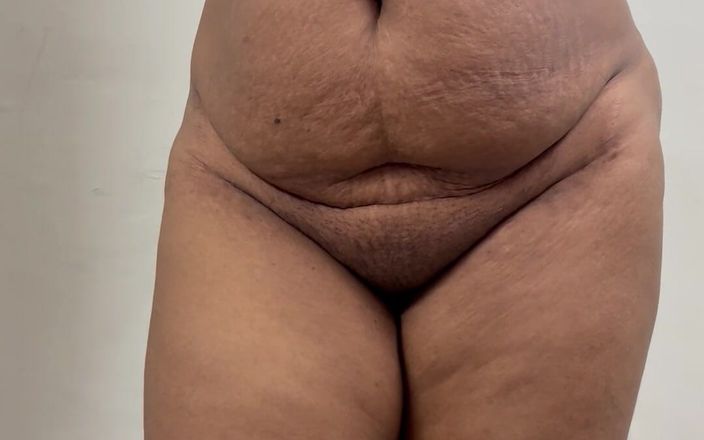 Anajanadevi: Spettacolo di mallu Navel
