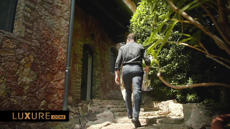 Luxure: Sasha neemt het voortouw