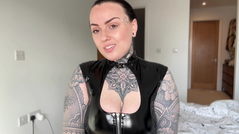 Miss Valentina: Tài trợ bộ ngực mới của tôi