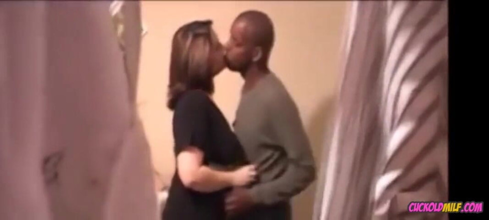 Cuckold MILF: Milf încornorat - milf încornorat suntem totul despre joc încornorat. Eu și prietenii mei suntem...