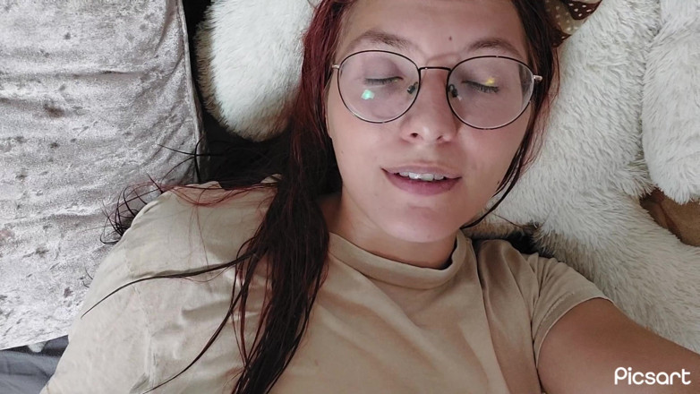 Softbrattypuppy: Hey mon petit cocu, tu veux me lécher la chatte...