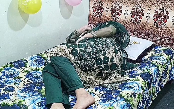 Pakistani CoupleX: Indyjska Desi macocha bawi się z jej przyrodni syn wielki...