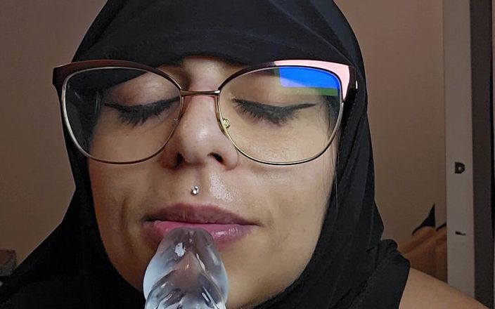 MiaNIqab: Chupando meu vibrador enquanto eu digo coisas safadas mia niqab