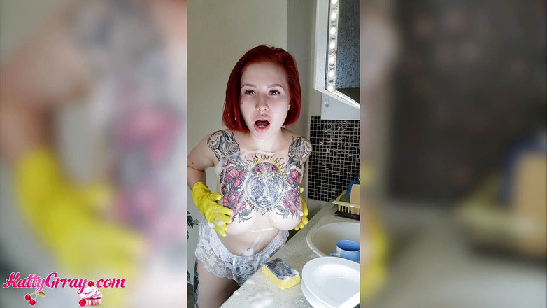 Katty Grray: Rudowłosa suka pieści swoje ciało