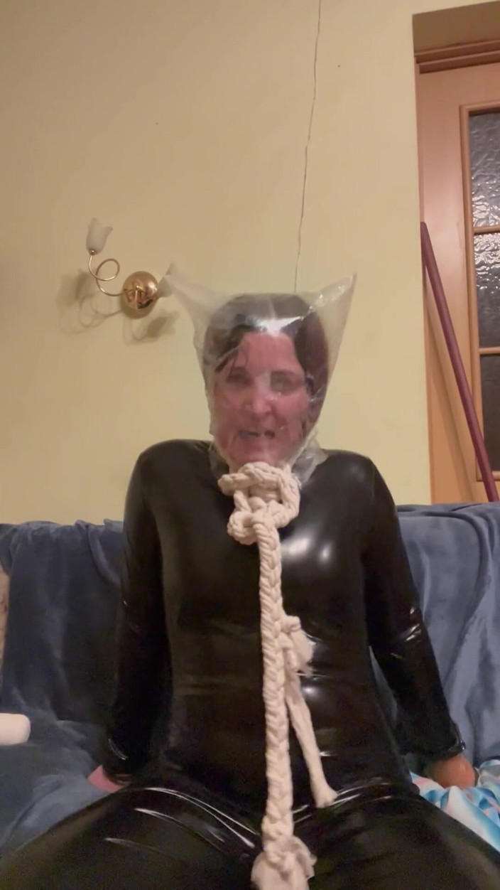 Elena917: 2 Latex Catsuits and 5 Minutes in Plastic Bag