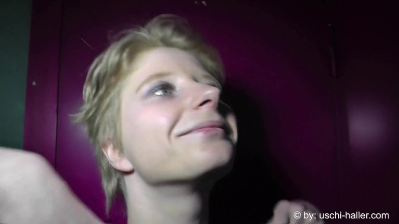 Club Express: Sonja Sweet Gibt Einen Blowjob in Einem Deutschen Pornokino