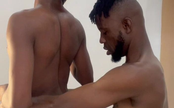 Purplecum: Îmi fut iubitul sexy în lenjeria mea intimă