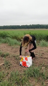 Sbírání driftového dřeva x