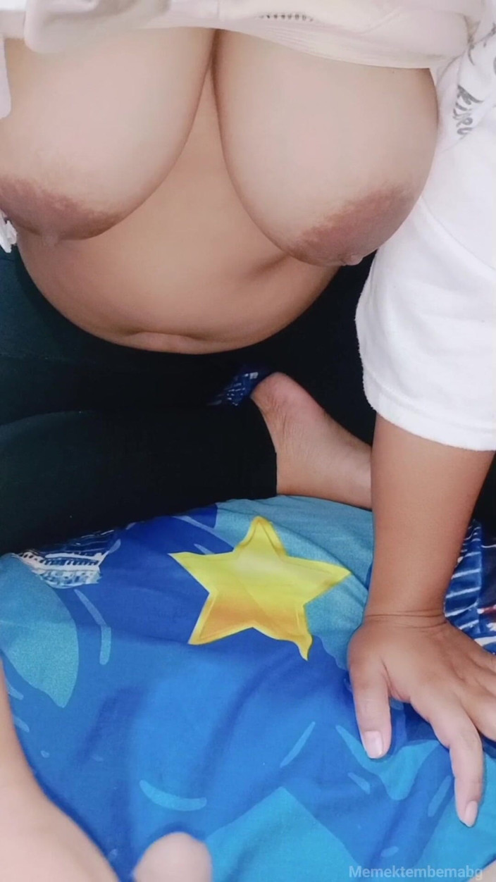 Asian girl videos: 巨乳ヒジャブ