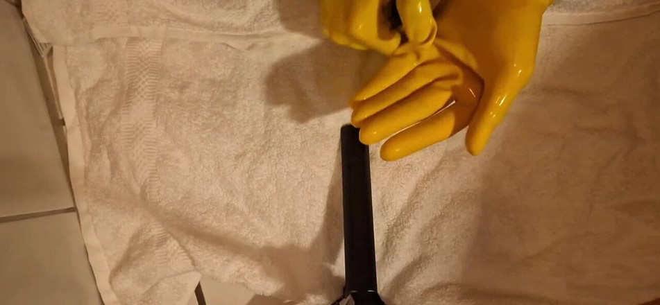 Dreamofevolution: Latex Gloves