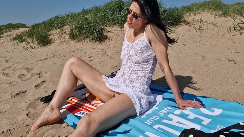 Nicky Brill: Ekshibicjonista na plaży