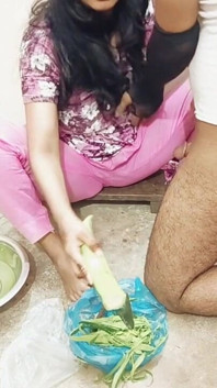 Trabalhando menina indiana fode bangla falando putaria
